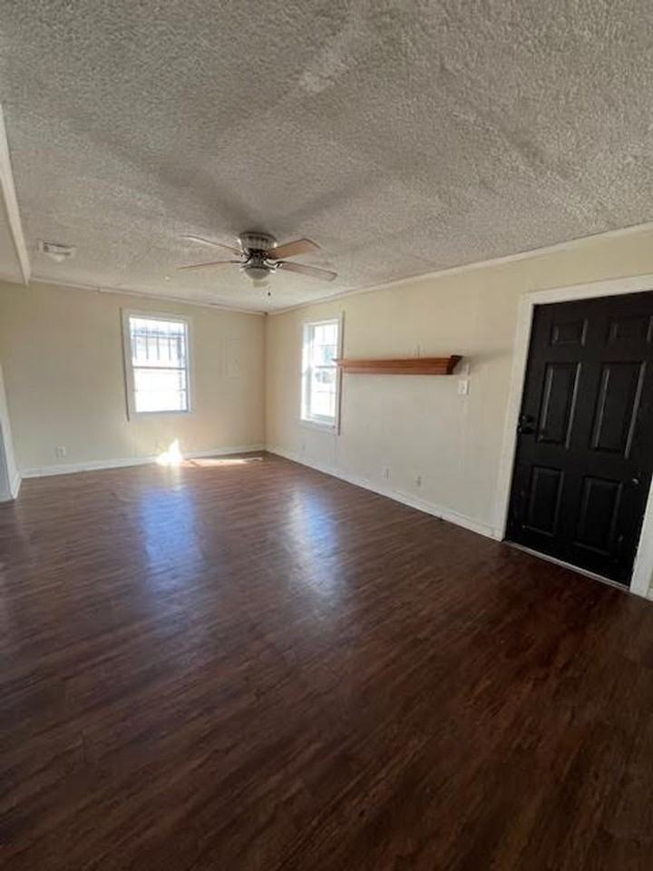 1140 Faulkner Ln - Photo 2 of 13