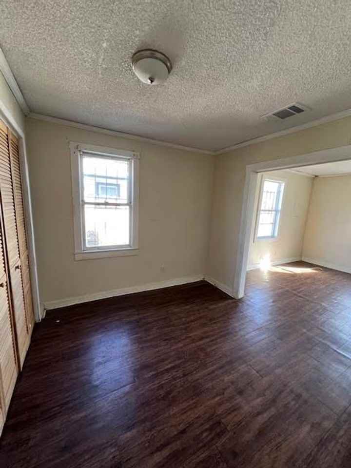 1140 Faulkner Ln - Photo 5 of 13