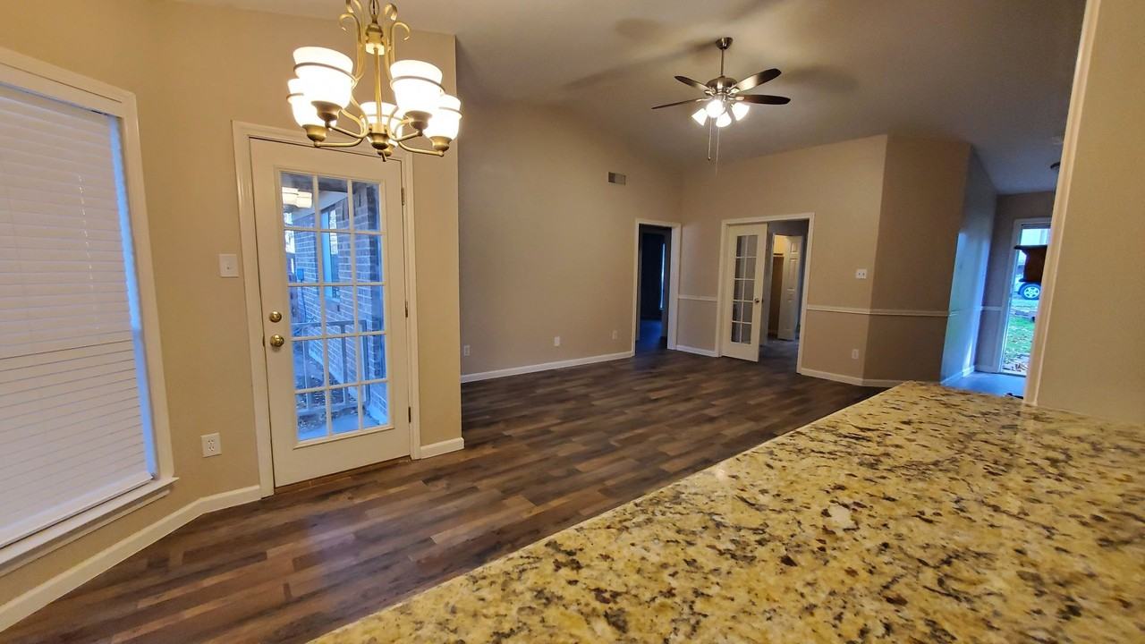 8440 Willow Creek Dr - Photo 5 of 16