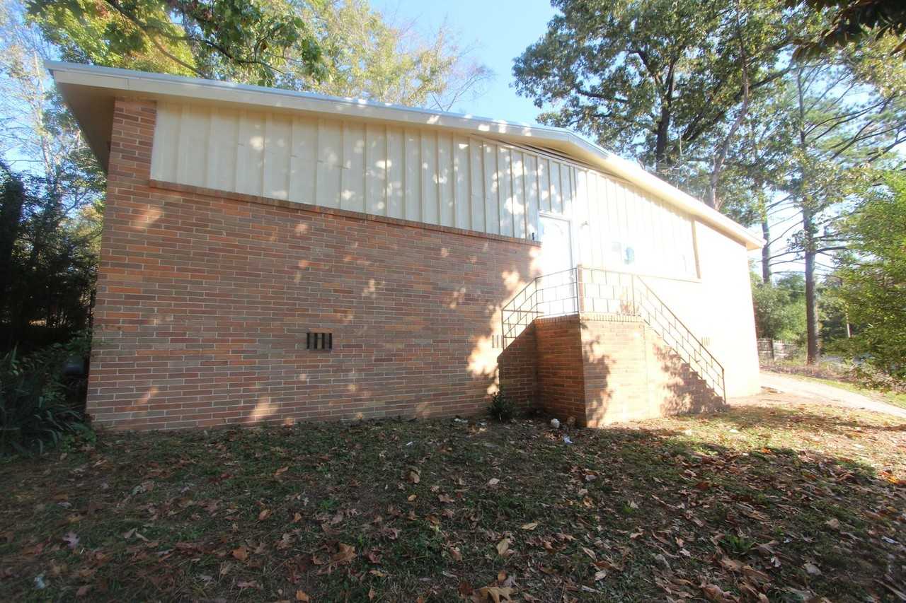 733 Barclay Ln - Photo 3 of 18