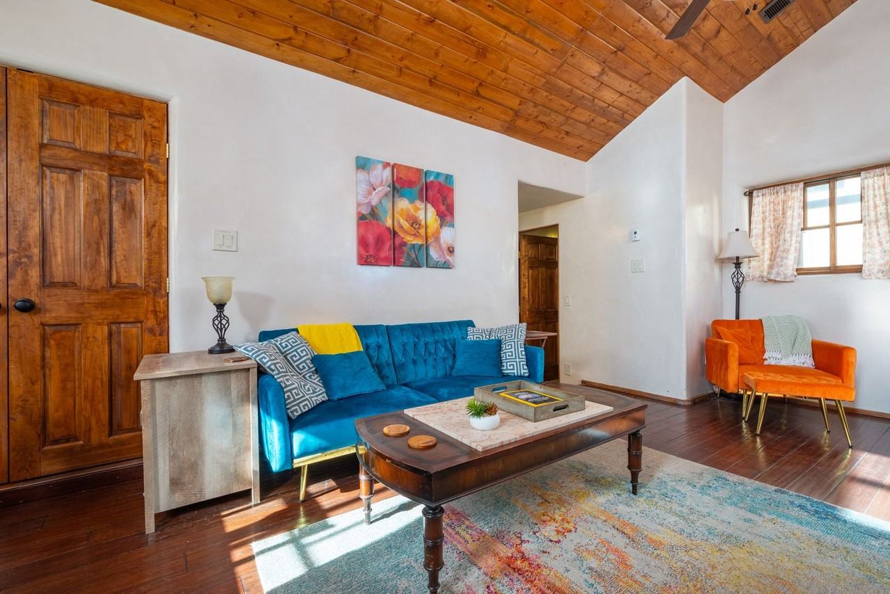 1433 Paseo De Peralta - Photo 2 of 20