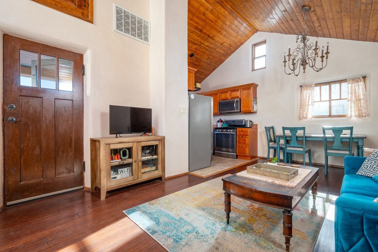 1433 Paseo De Peralta - Photo 4 of 20