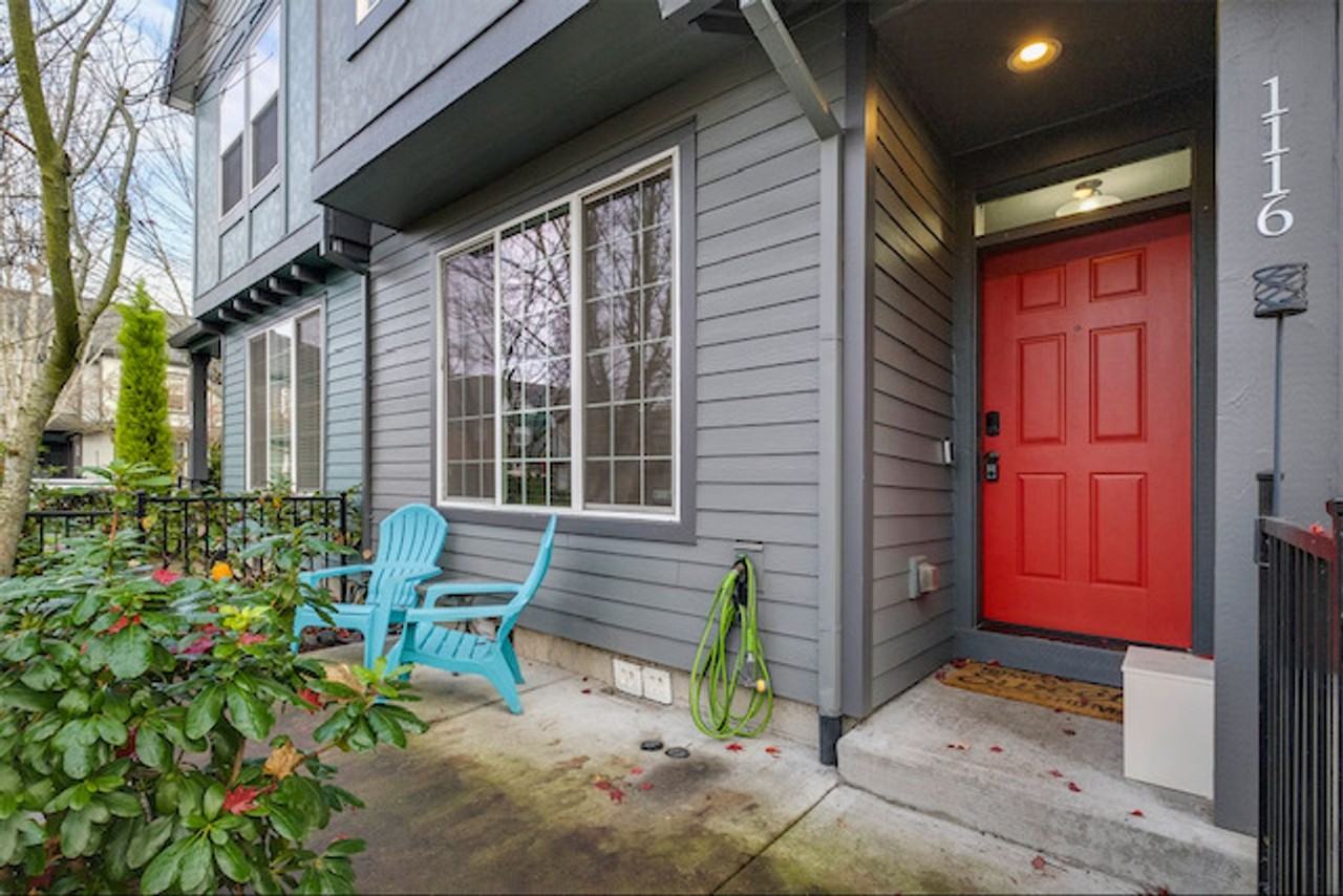 1116 Se Highfield Ave - Photo 2 of 24