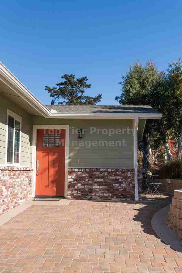 3354 Hollyberry Dr - Photo 2 of 16