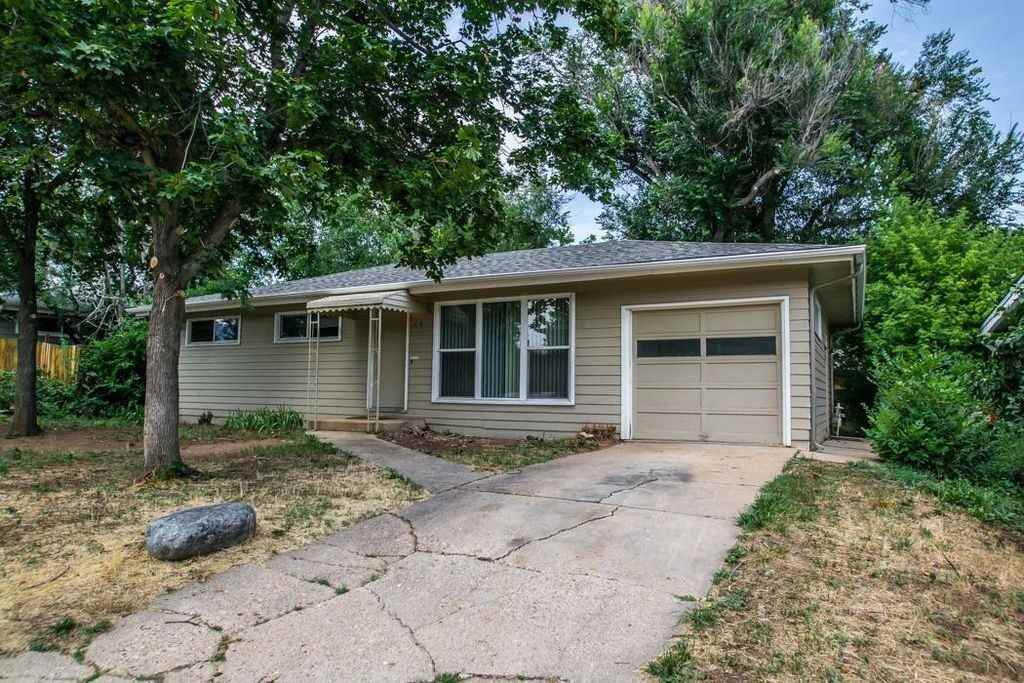 115 30th St - Photo 3 of 26