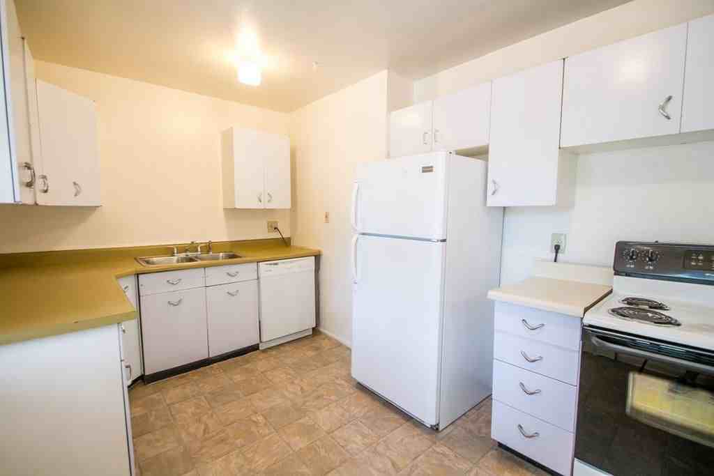 115 30th St - Photo 2 of 26