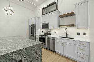 featured image of 522 6th St #301