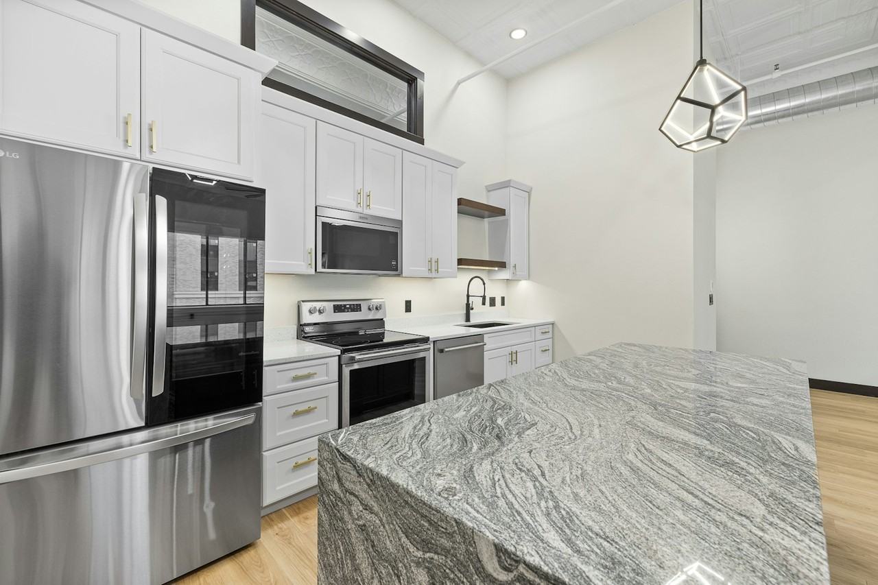 522 6th Street, Unit Apt 301 - Photo 2 of 15