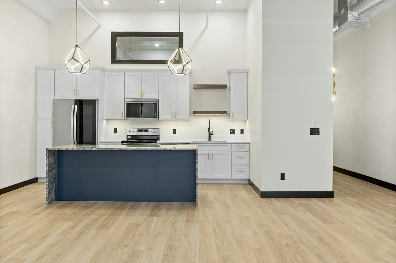 522 6th Street, Unit Apt 301 - Photo 3 of 15