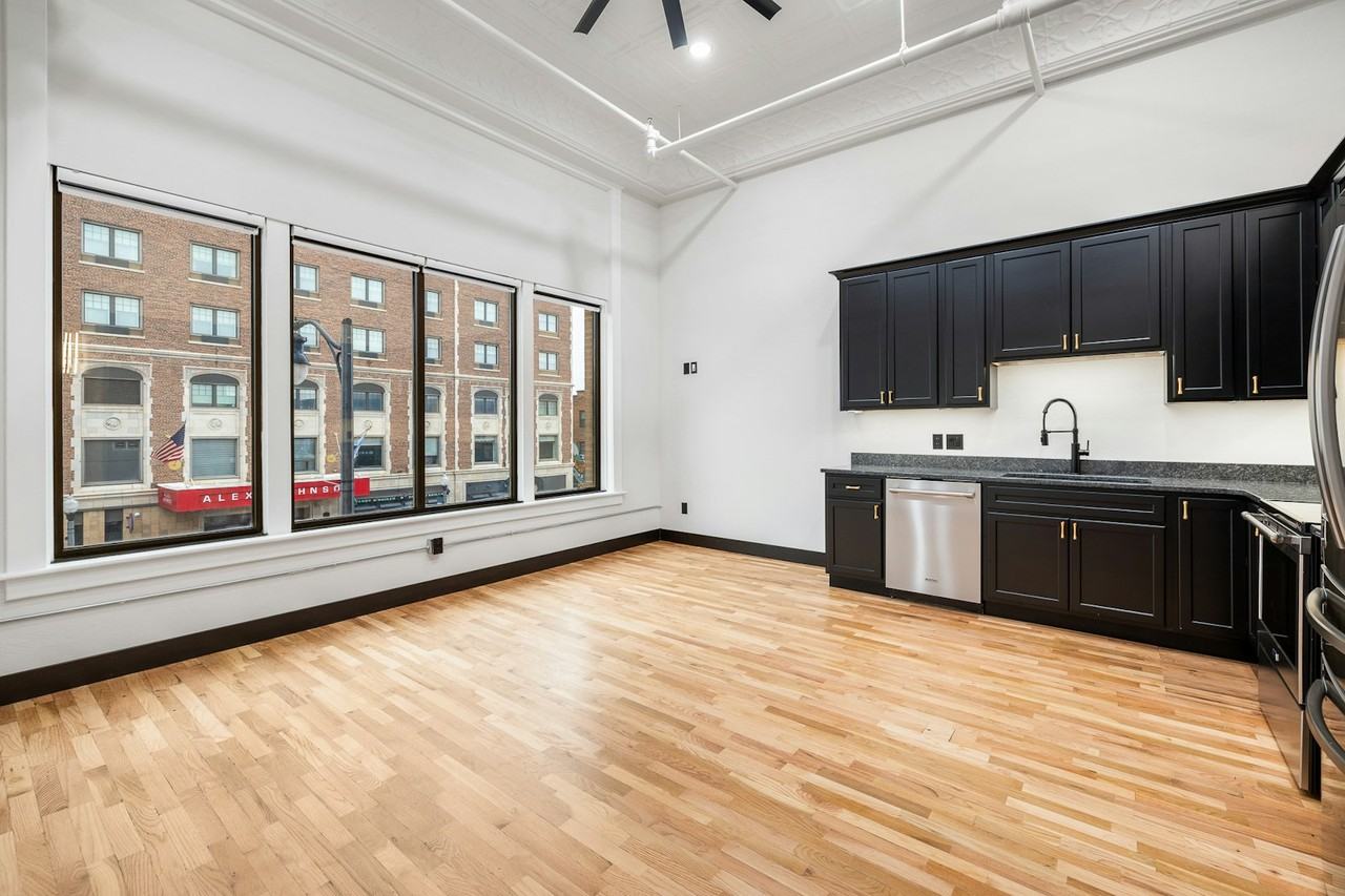 522 6th St #304 - Photo 3 of 8