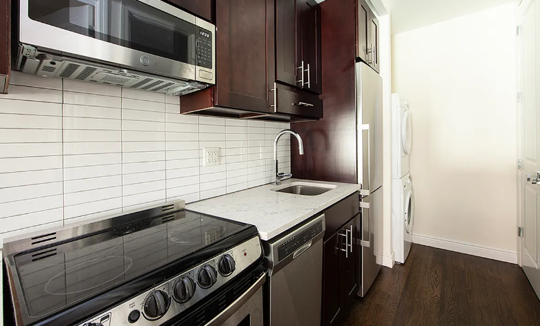 28 Jane Street #5C - Photo 2 of 5