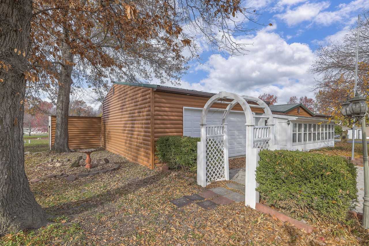 813 Pin Oak Dr #NA - Photo 2 of 28