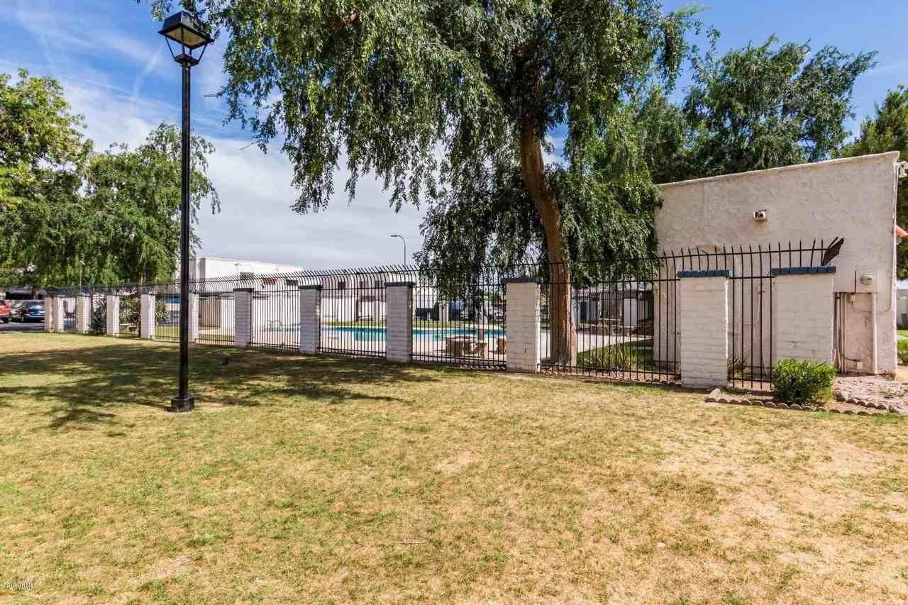 5243 N 42nd Pkwy #0 - Photo 3 of 15