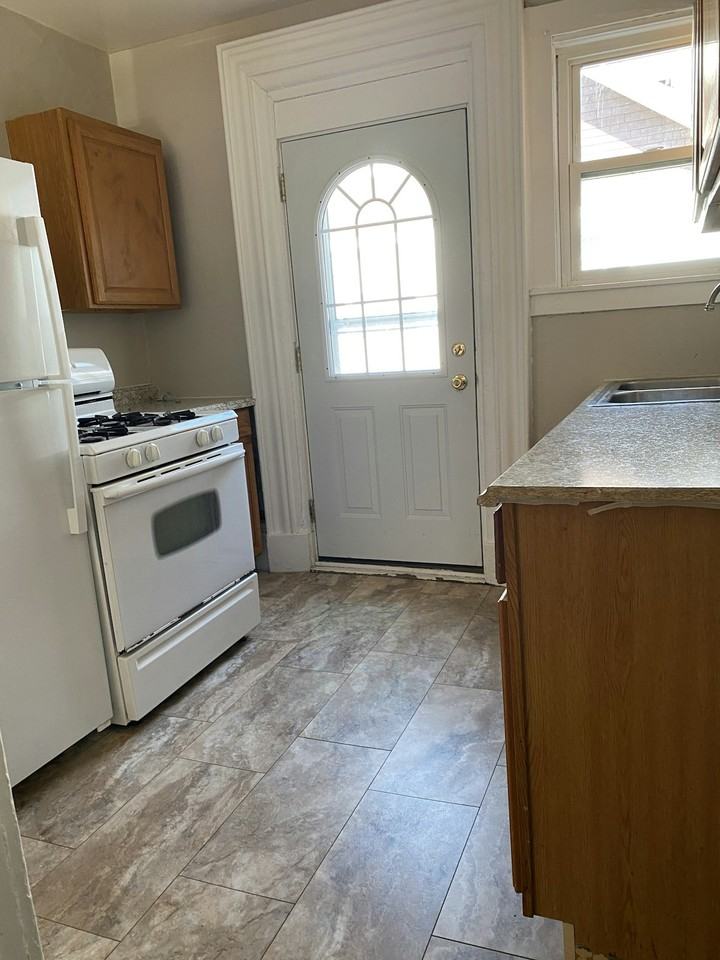 202 Park Street - Photo 4 of 15