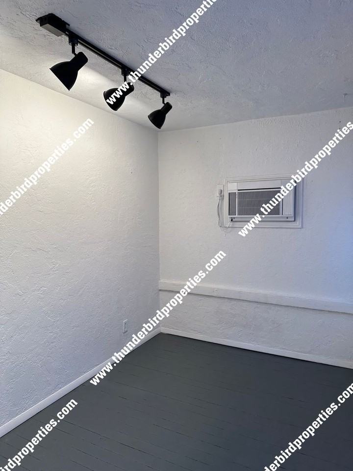 218 Harvard Drive Southeast - Photo 3 of 19