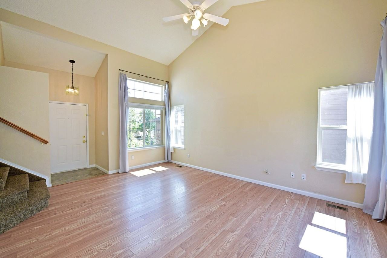 4912 Ardley Dr - Photo 4 of 21