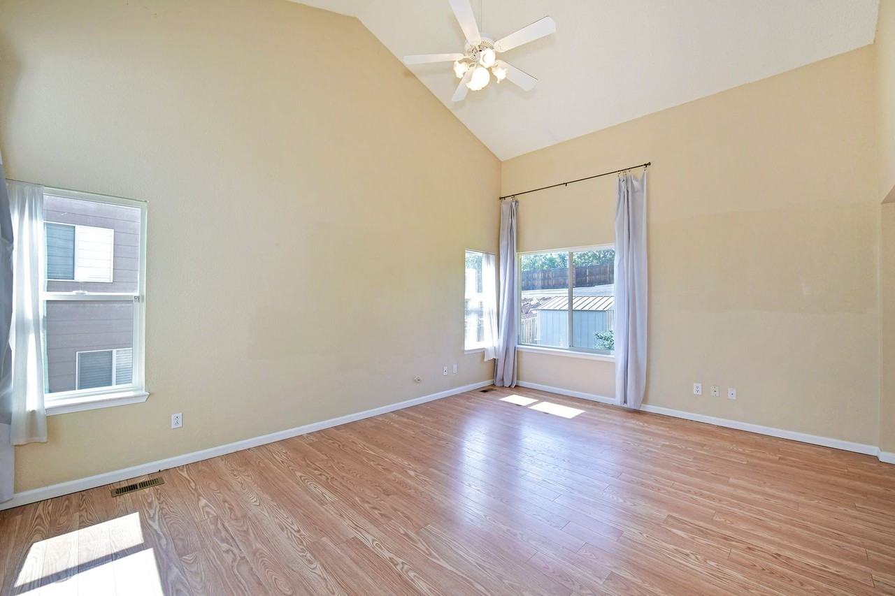 4912 Ardley Dr - Photo 5 of 21