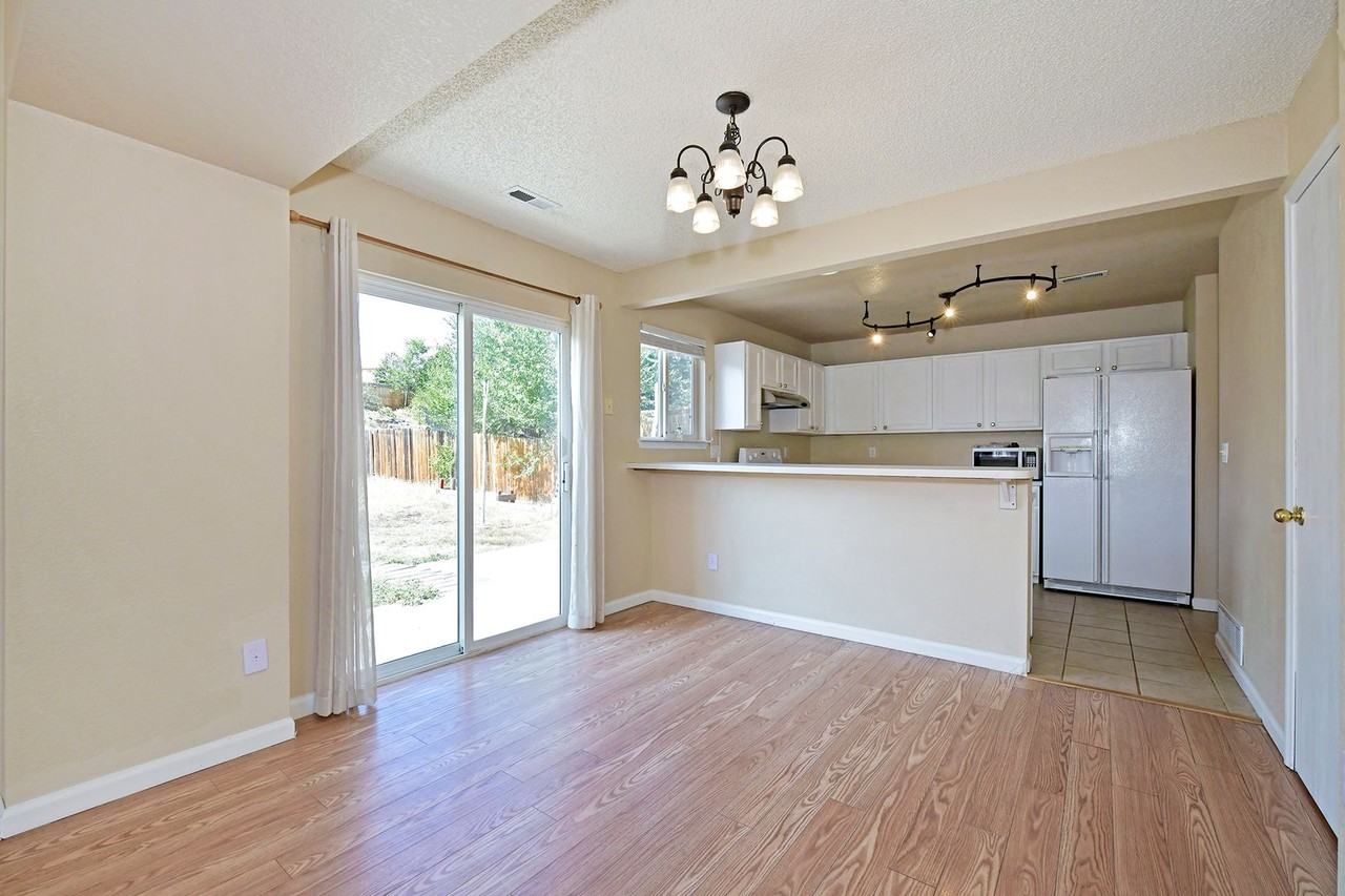 4912 Ardley Dr - Photo 6 of 21