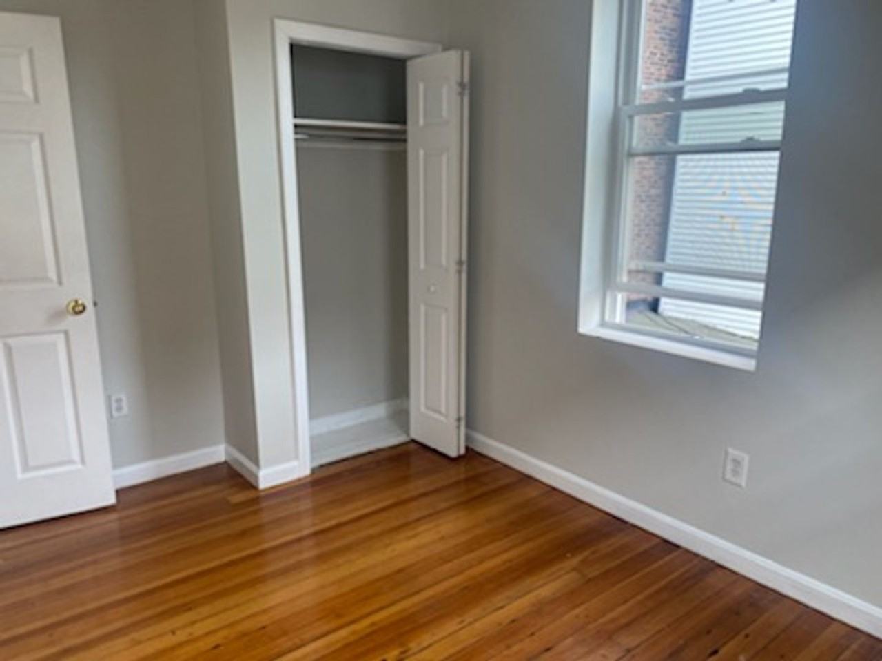 226 Hanover Street - Photo 7 of 13