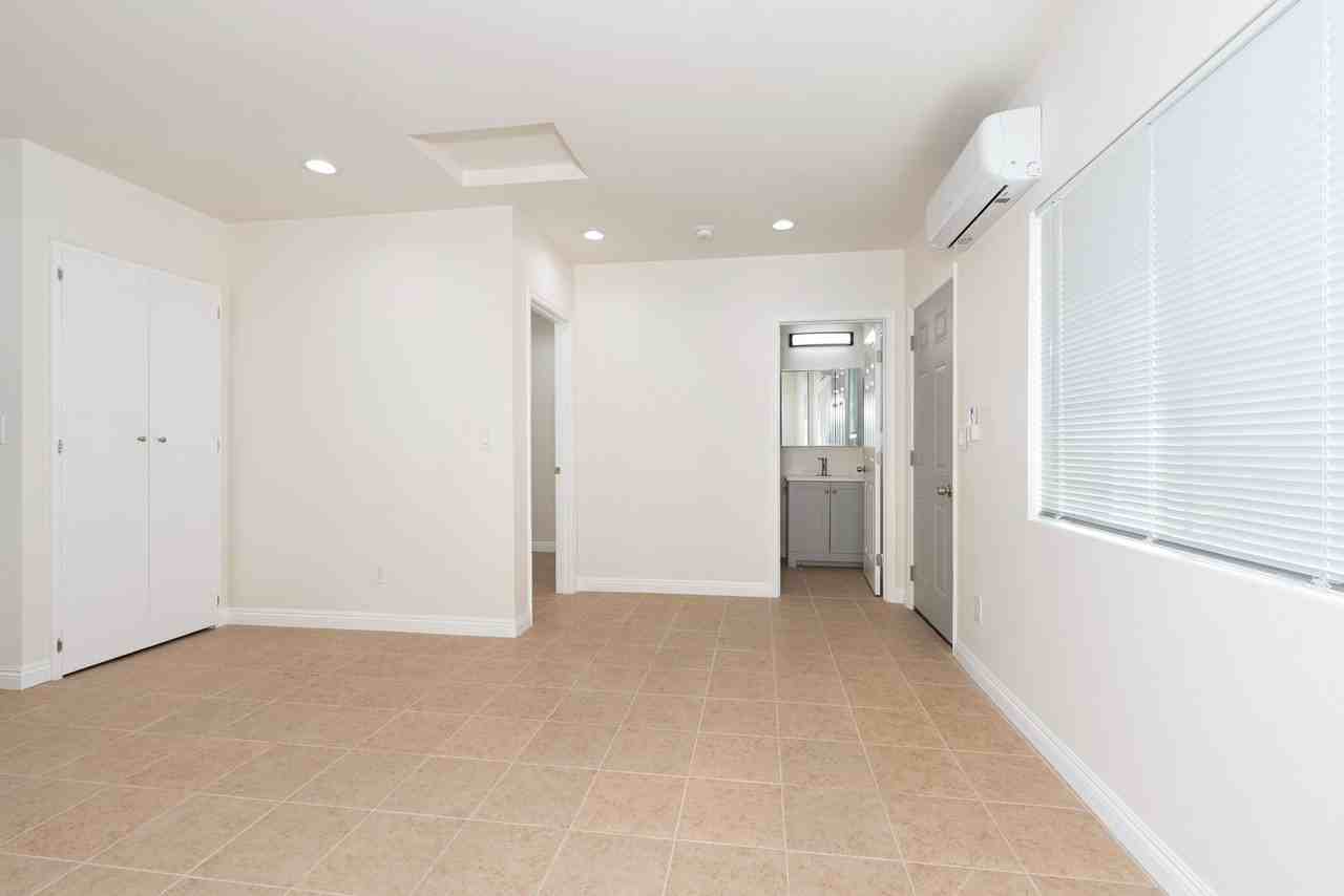 5828 Camellia Ave #B - Photo 2 of 17