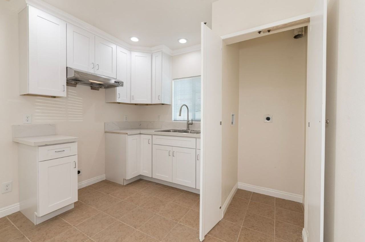 5828 Camellia Ave #B - Photo 3 of 17