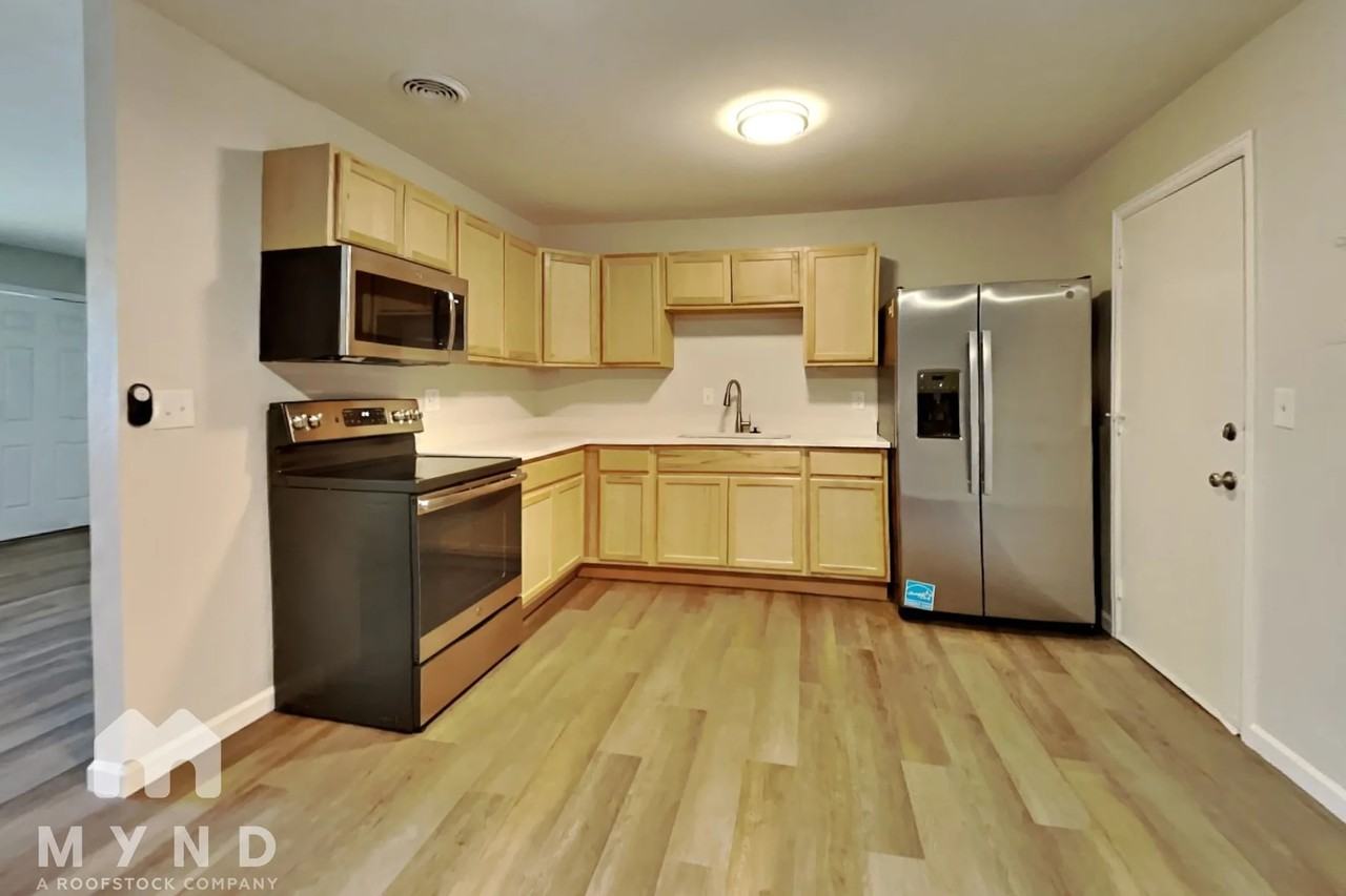 1224 Royale Dr - Photo 3 of 29