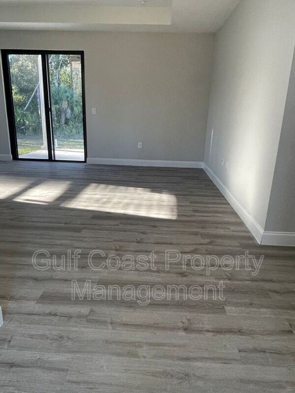 136 Viewpoint Dr - Photo 4 of 21