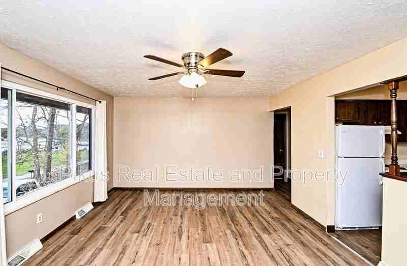 488 Comet Ln - Photo 3 of 15