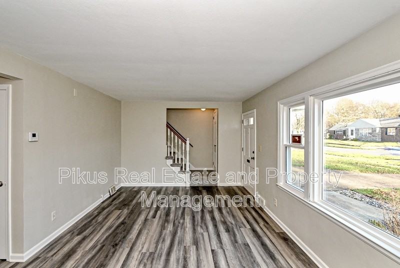 106 Avondale Dr - Photo 3 of 20