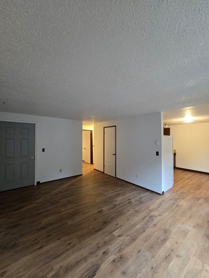 65 Se Ainslee Ave - Photo 2 of 18