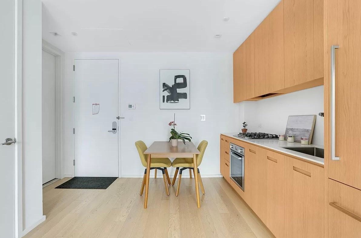 98 Front St - Photo 3 of 10