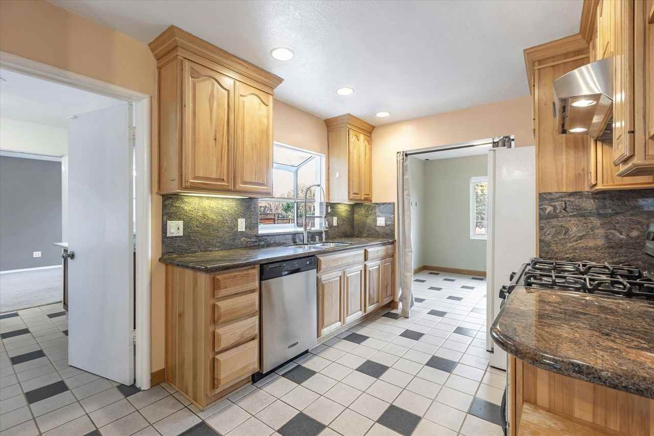 18564 Paseo Tierra - Photo 3 of 22