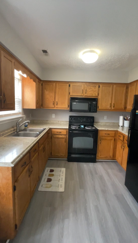 715 25th St - Photo 3 of 11