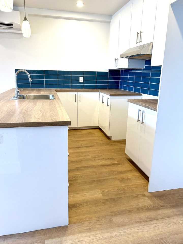 8284 Boul Provencher - Photo 2 of 11