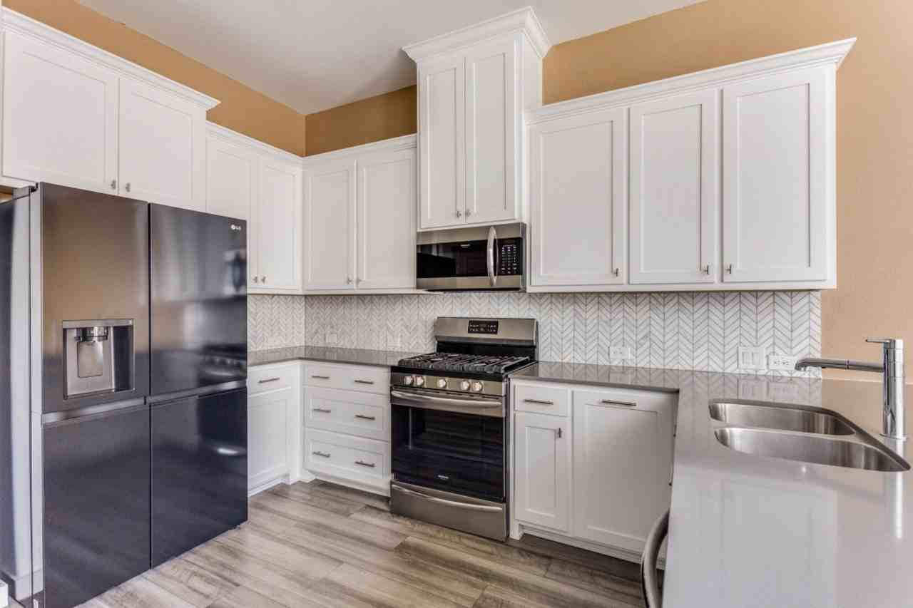 6481 Iron Horse Blvd - Photo 2 of 13