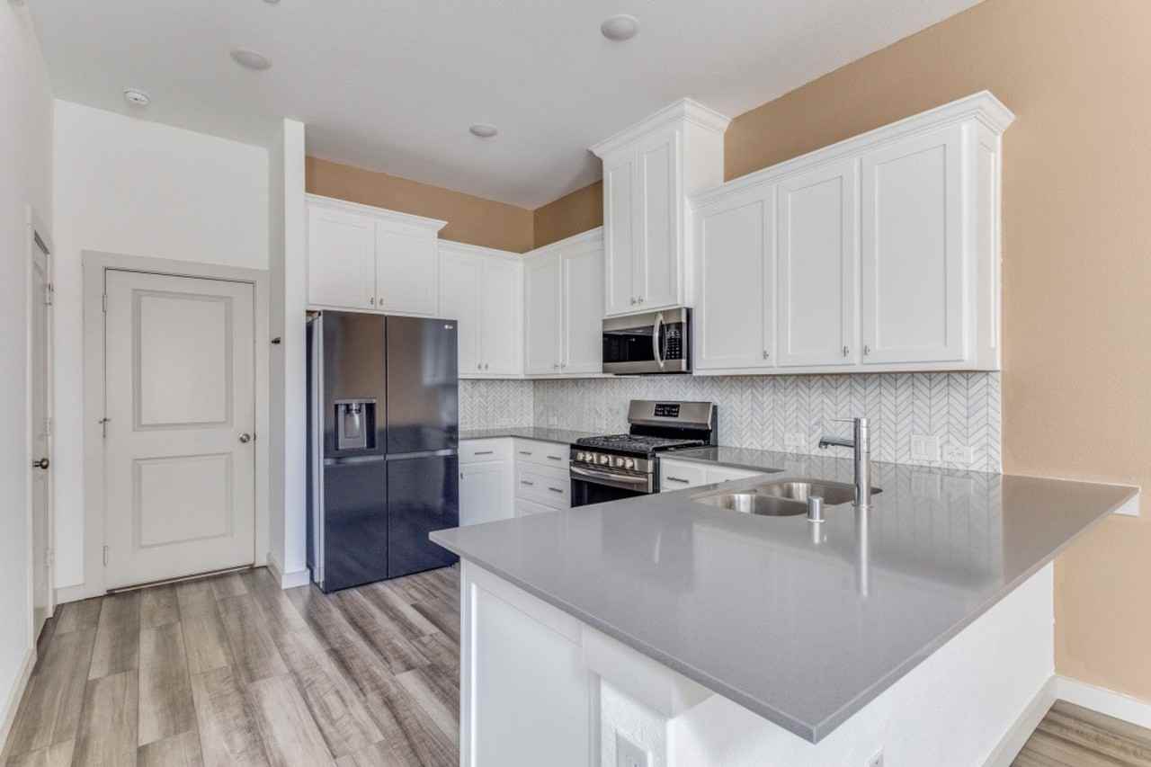 6481 Iron Horse Blvd - Photo 3 of 13