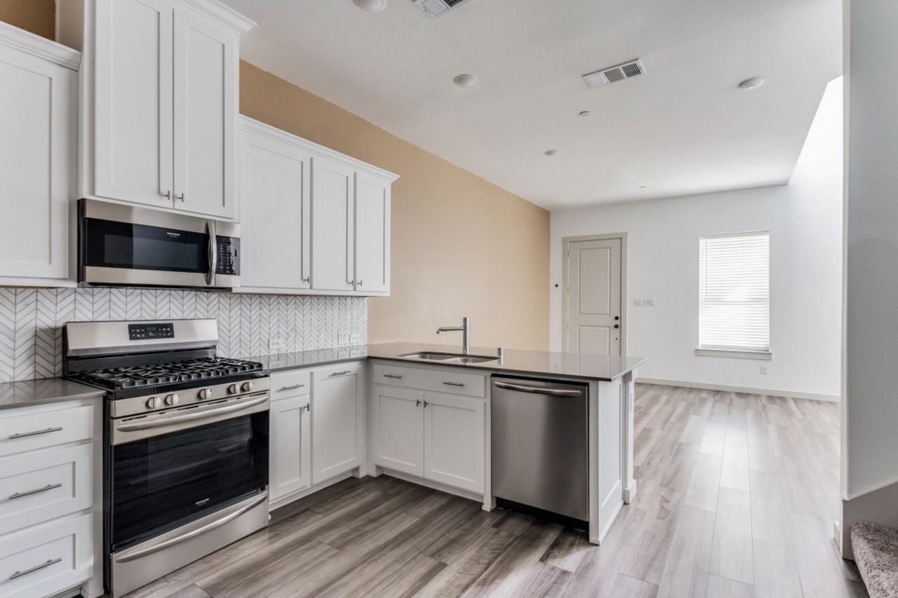 6481 Iron Horse Blvd - Photo 4 of 13