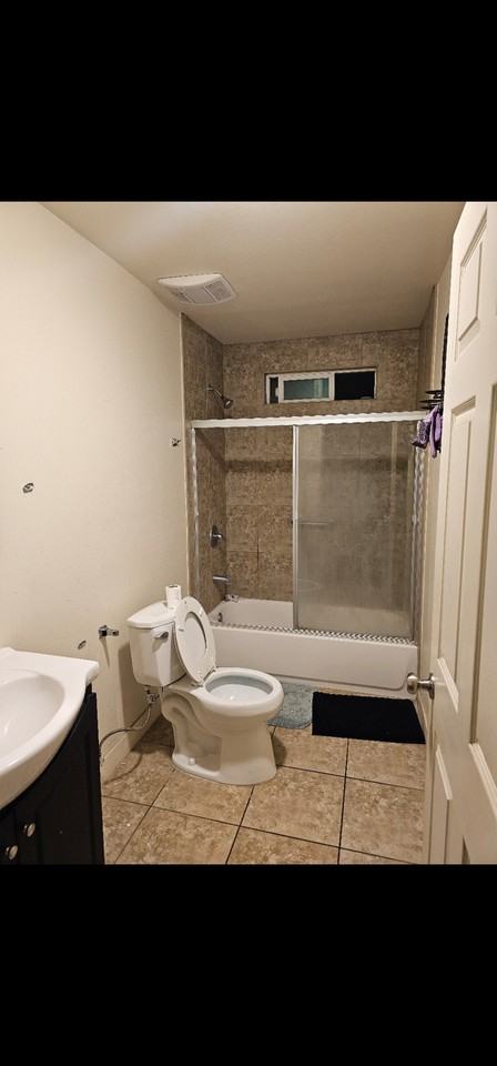 641 West 95th Street - Photo 3 of 6