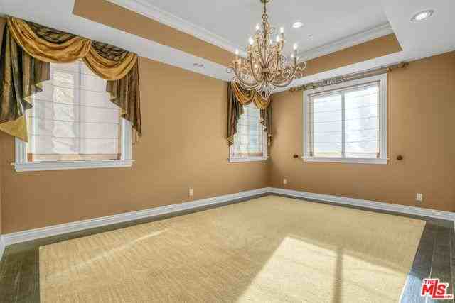 132 S Maple Dr #201 - Photo 2 of 8