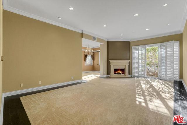 132 S Maple Dr #201 - Photo 3 of 8