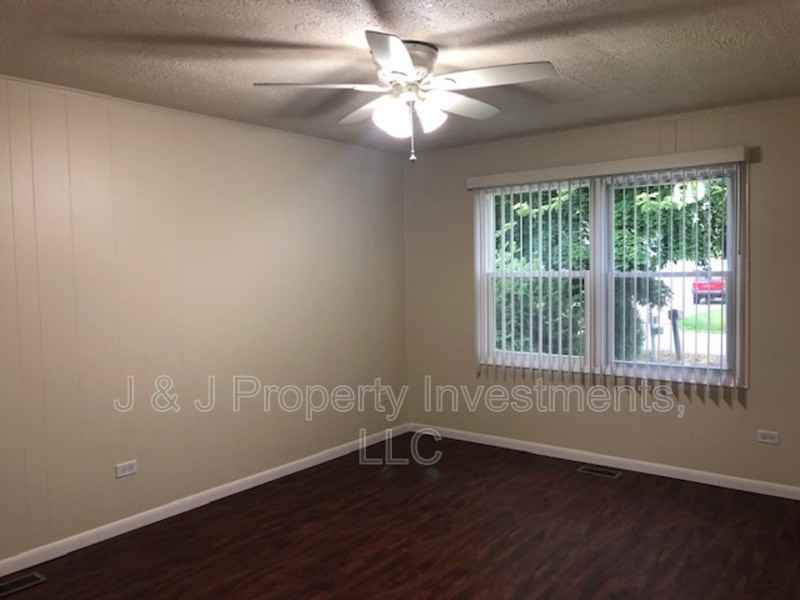 1506 Maple Dr - Photo 2 of 25