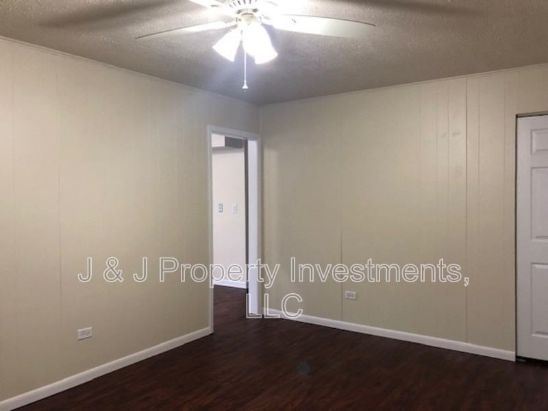 1506 Maple Dr - Photo 3 of 25