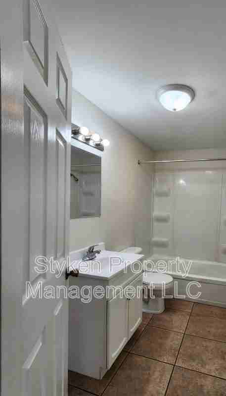 246 S 4th Ave - Photo 3 of 4