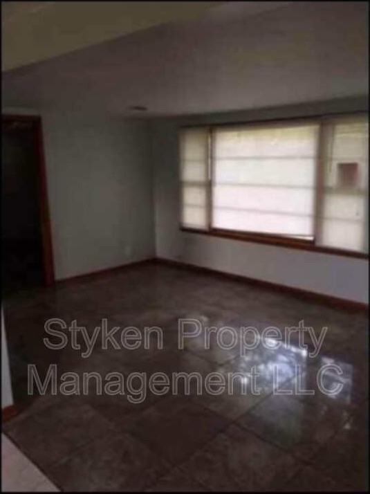 11 Jordan Dr - Photo 3 of 5