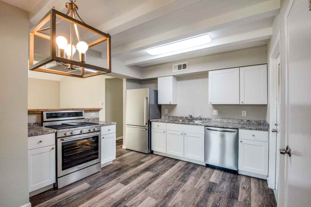 3321 Whippoorwill Ln - Photo 5 of 12