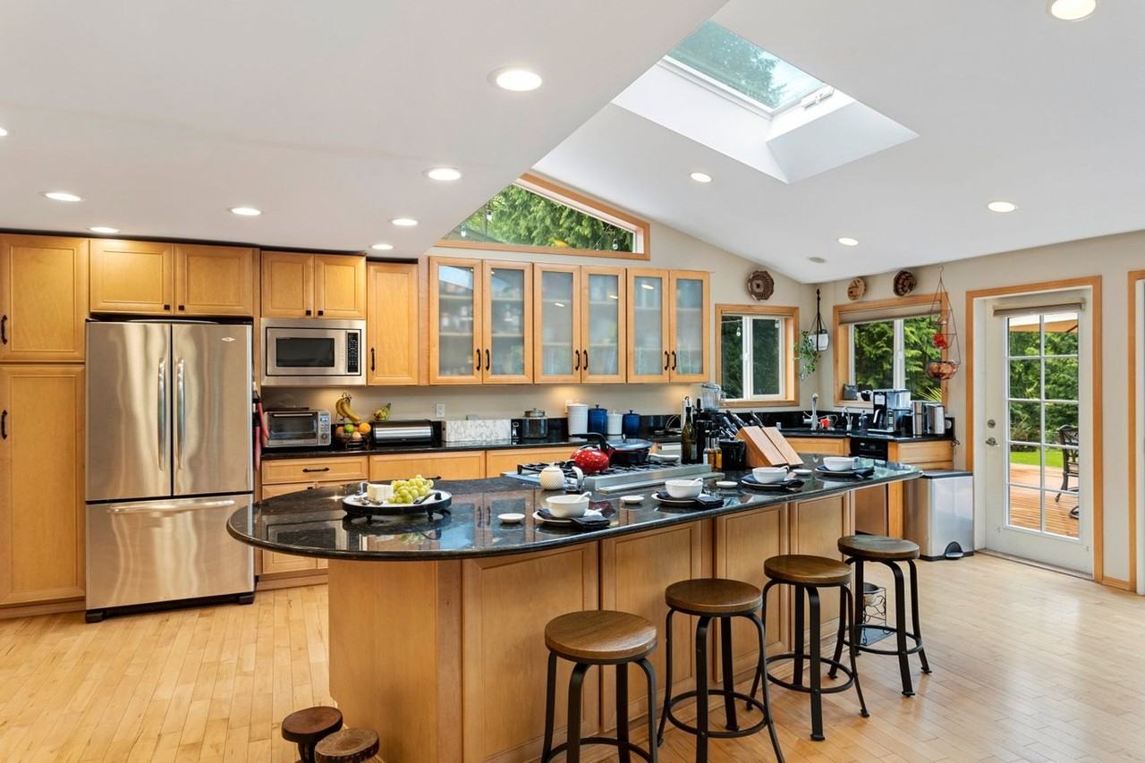 12406 Maplewood Ave - Photo 2 of 30