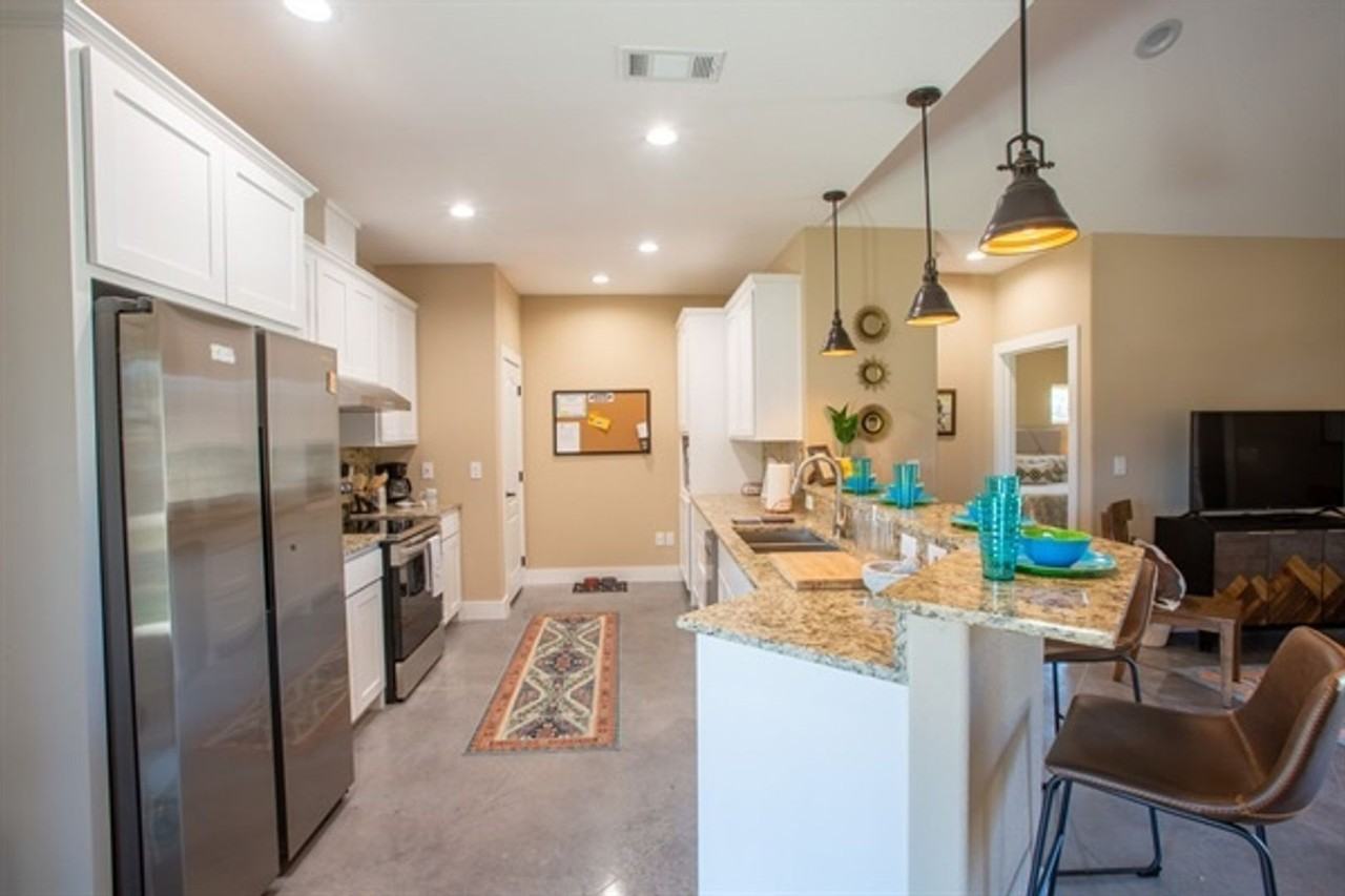 338 E Castleberry Dr - Photo 3 of 16