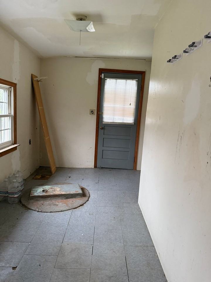 295 Nelson Ln - Photo 3 of 16