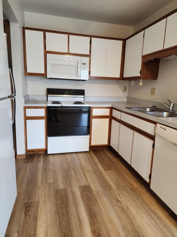 1545 Girard Way - Photo 3 of 8