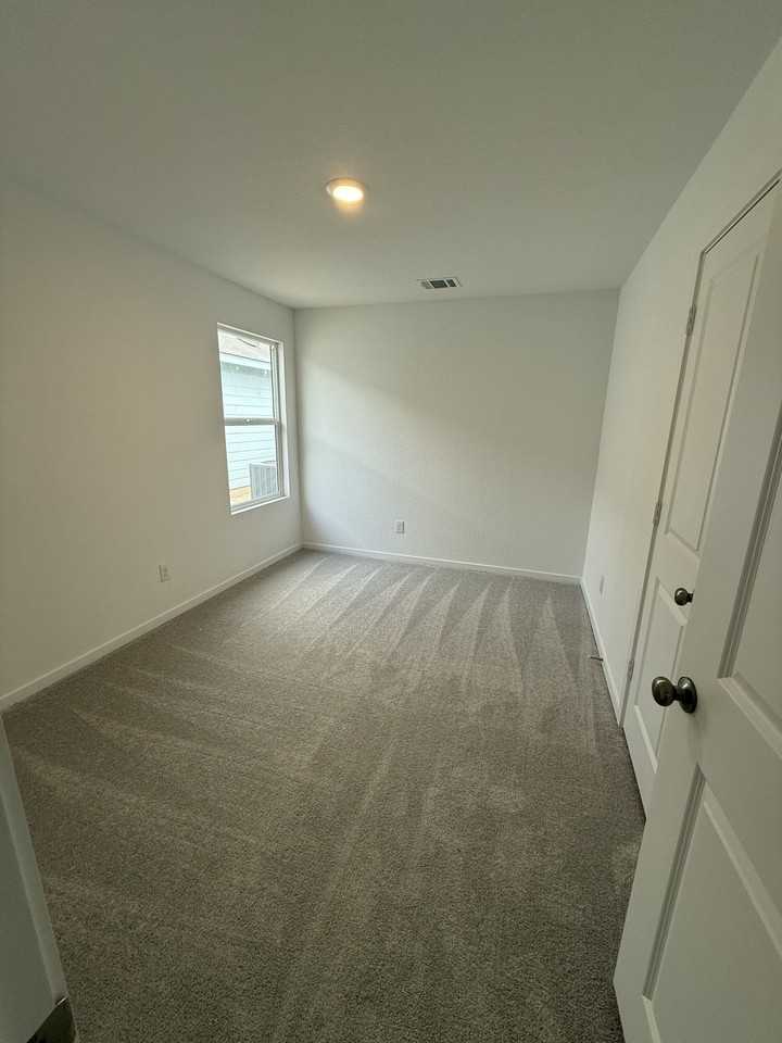 3910 Greensfield Way #NA - Photo 4 of 9